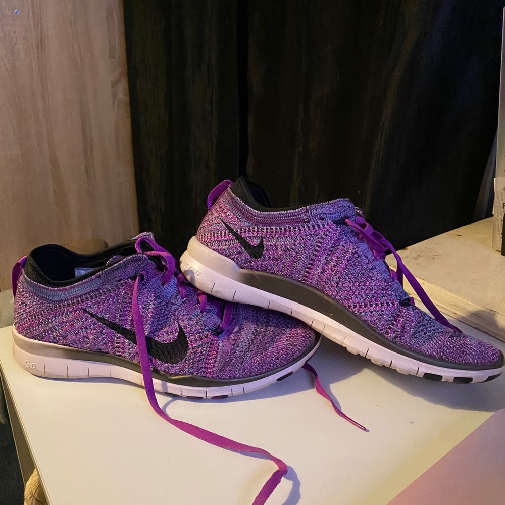 Nike frees flyknit